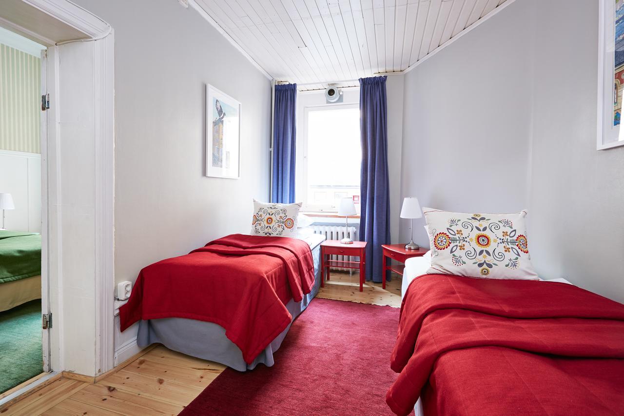 Fyrbäddsrum med eget badrum